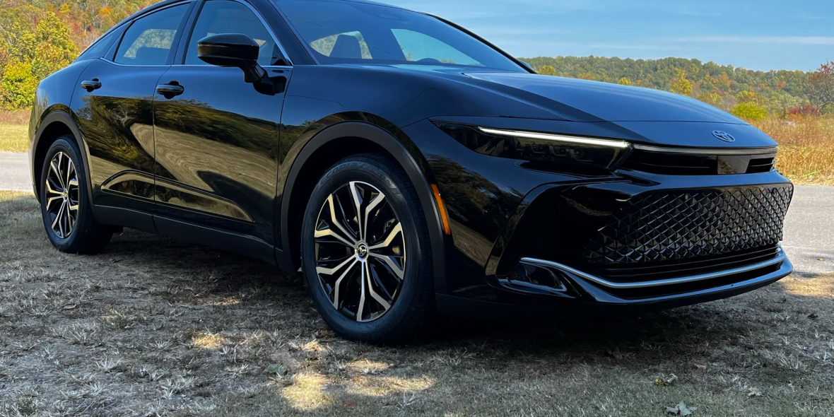 Toyota crown 2023 Price in Nigeria, pros and cons. 2 Toyota crown 2023 front