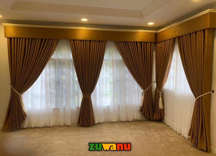 CURTAINS AND WINDOW BLINDS