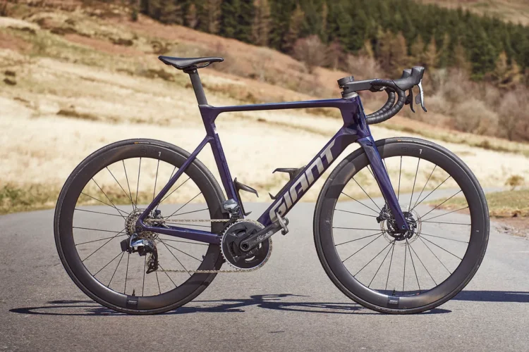 2022 Giant Defy Advanced Pro 1 Road Bike