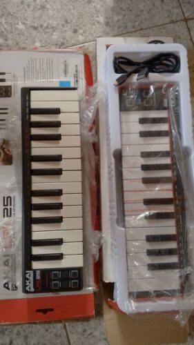 Akia midi keyboard