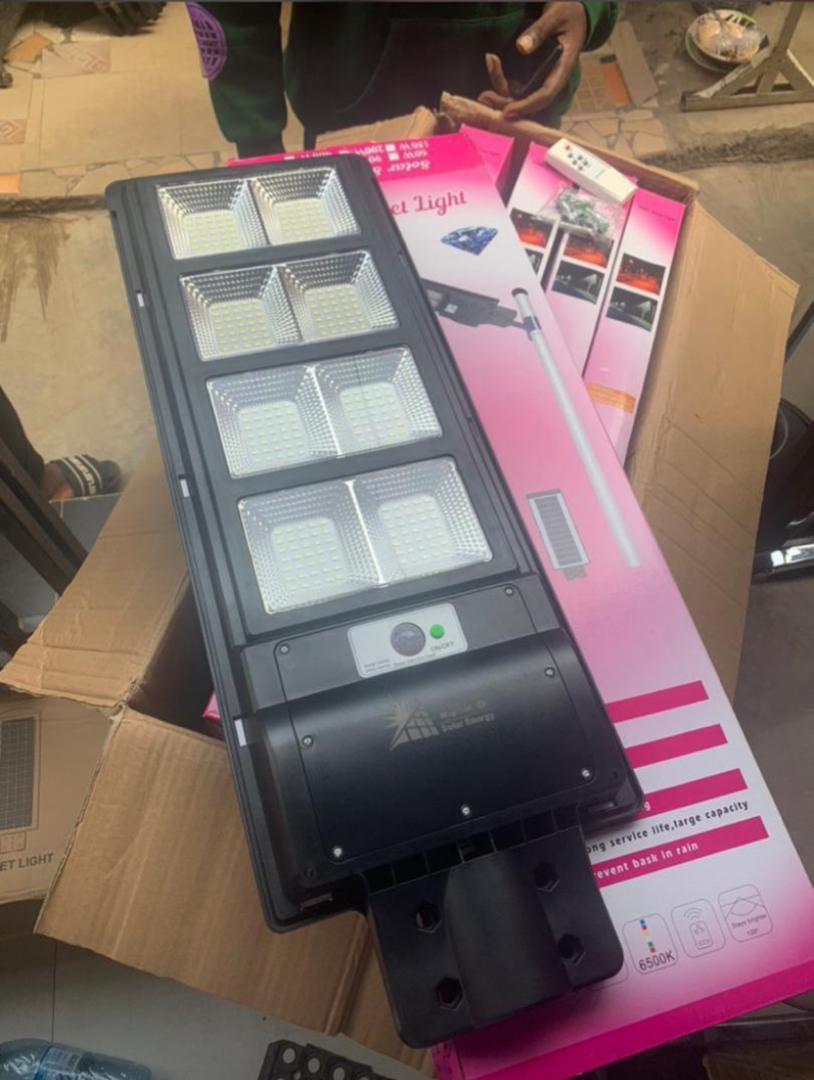 FIESTA 8 EYE SOLAR STREETLIGHT