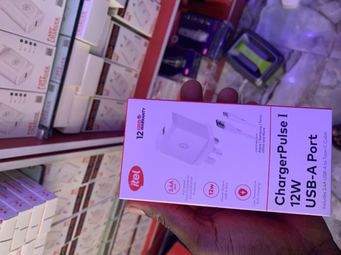 Itel 2.4a 12w usb and type c charger