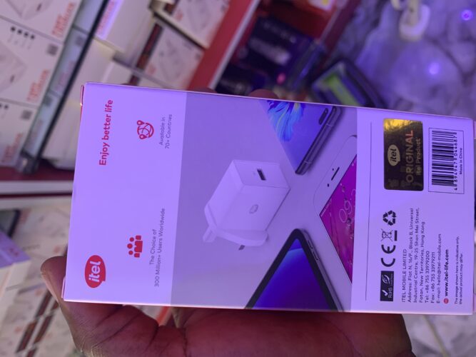 Itel 2.4a 12w usb and type c charger