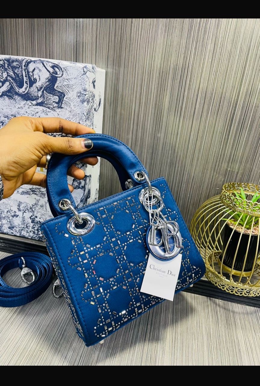 Lady’s hand bags latest designs