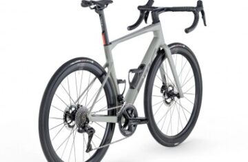 2025-Bmc-Roadmachine-01-Two-Road-Bike-2