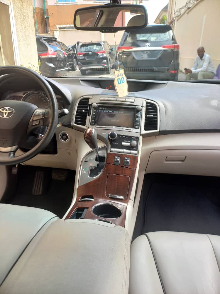 2010 TOYOTA VENZA AWD FULL OPTION