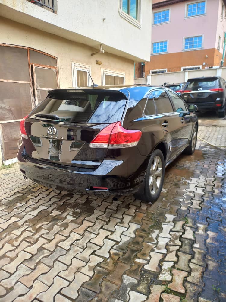 2010 TOYOTA VENZA AWD FULL OPTION