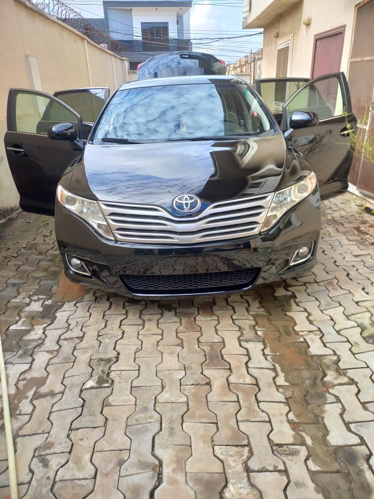 2010 TOYOTA VENZA AWD FULL OPTION