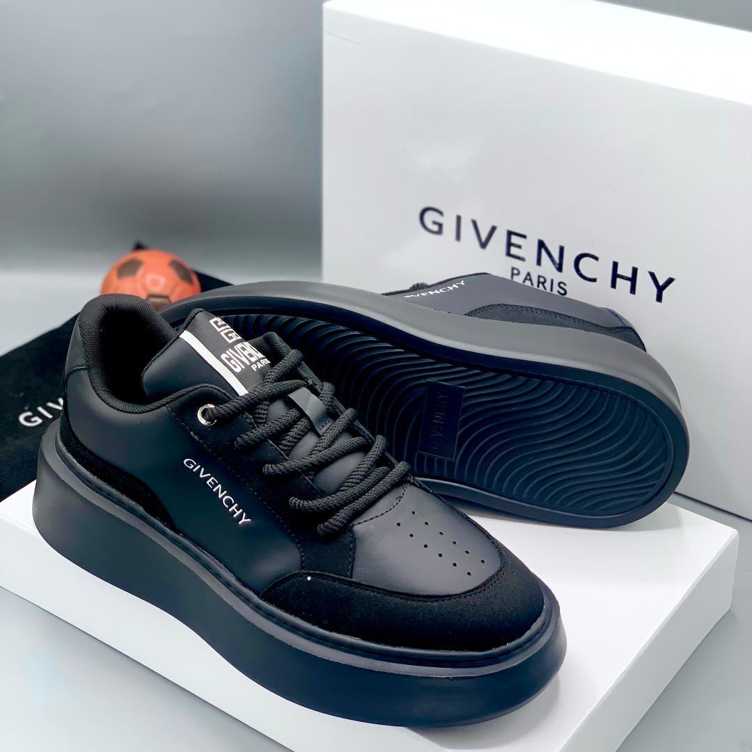 Men’s sneakers in Nigeria