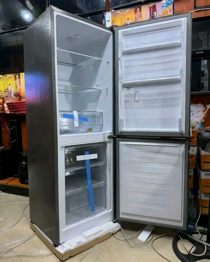 SunKing Solar Ice Making Fridge