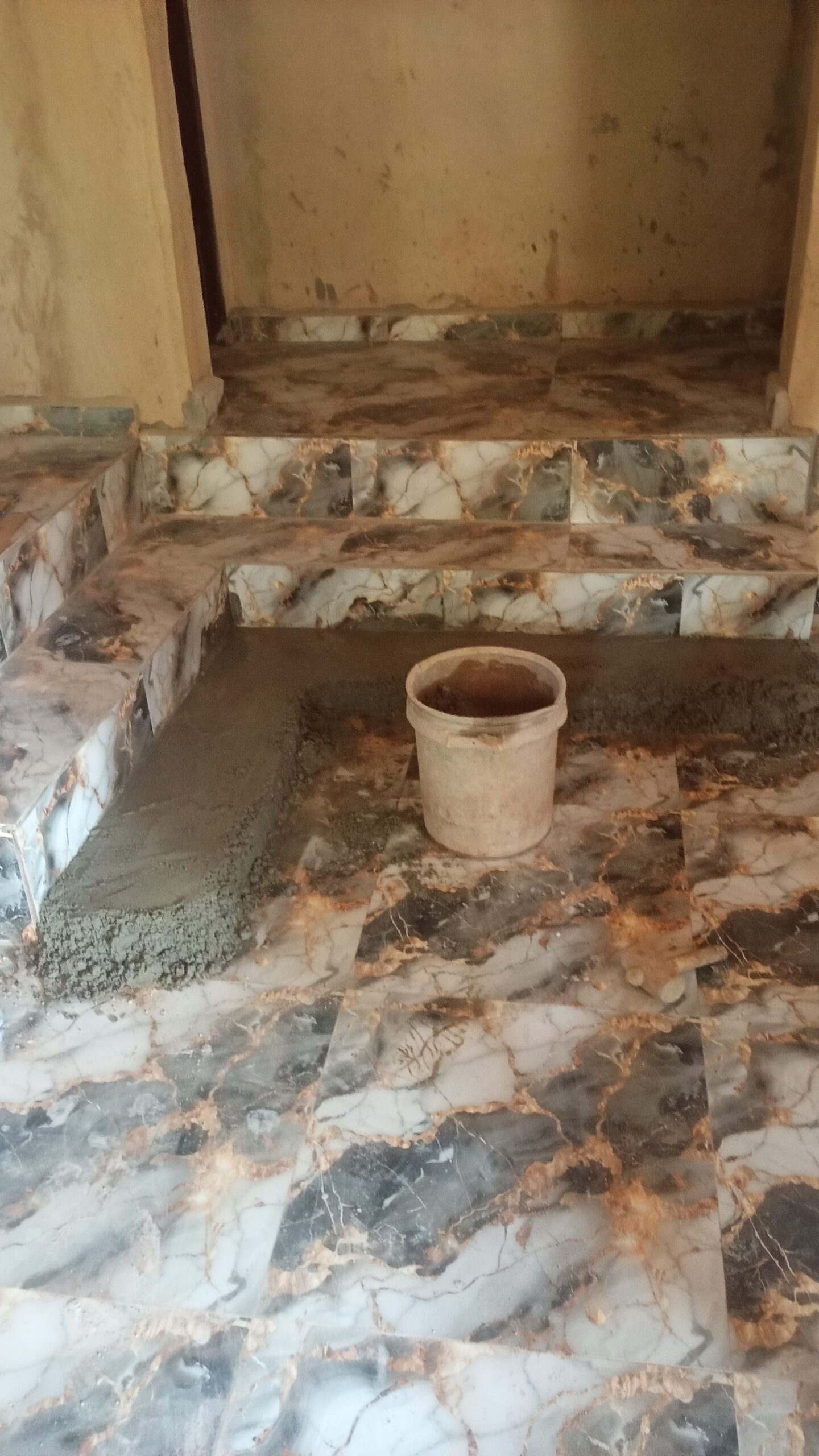 Professional floor and wall tiler in orlu